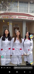 Зображення, що містить текст, особа, одежа, усмішка Вміст, створений ШІ, може бути неправильним.